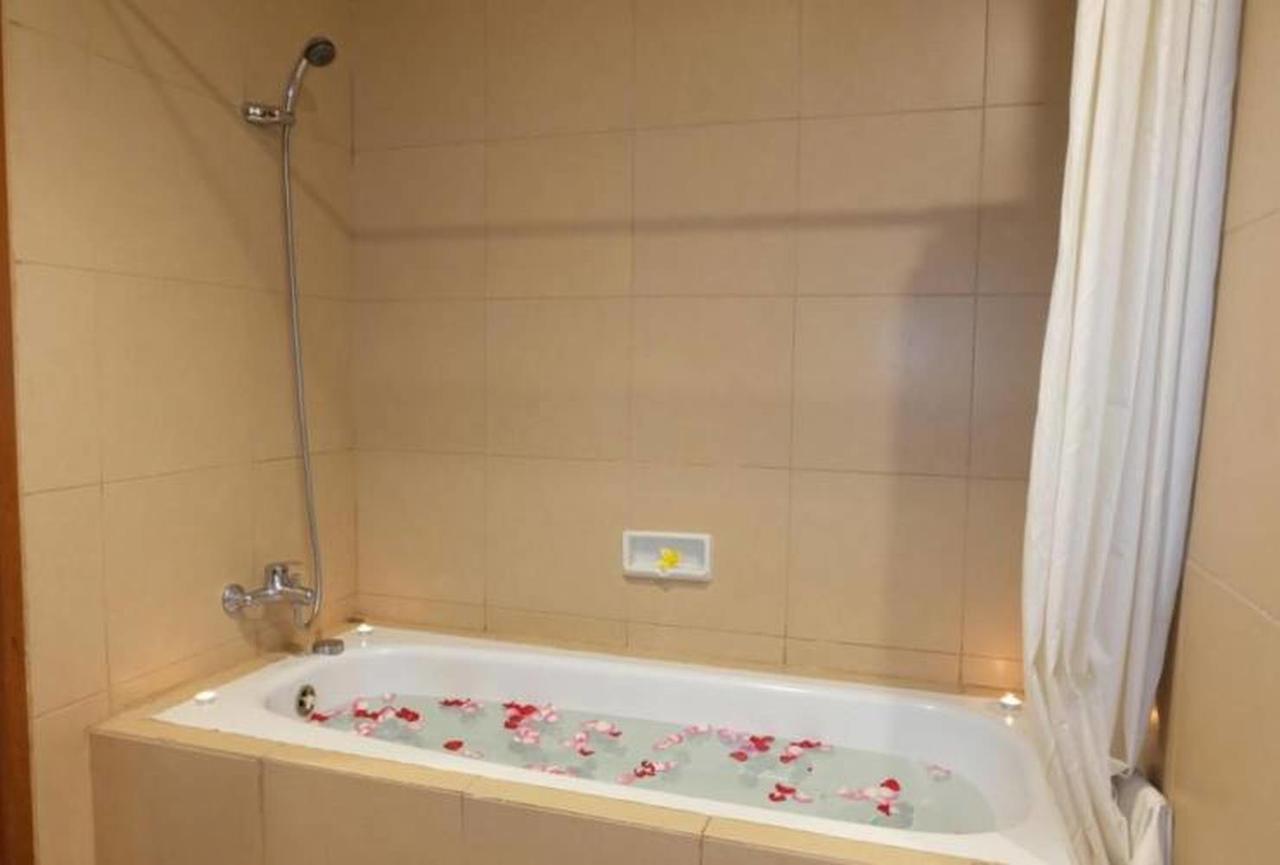 Hotel Blue Pacific Джакарта Екстер'єр фото