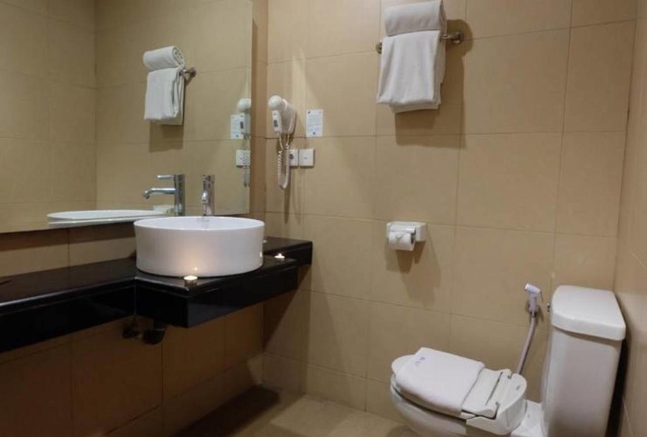 Hotel Blue Pacific Джакарта Екстер'єр фото