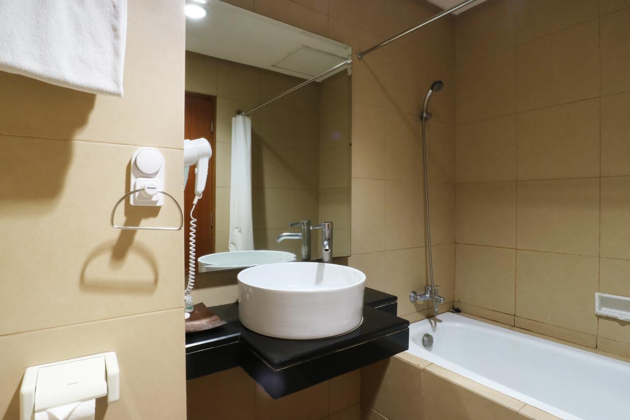Hotel Blue Pacific Джакарта Екстер'єр фото